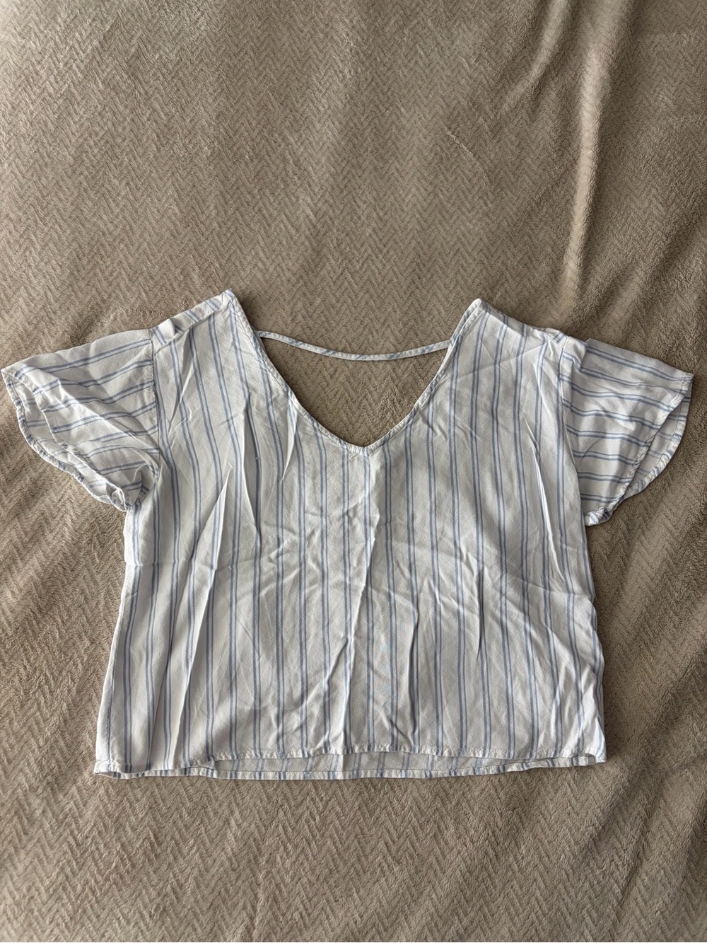 Arizona Jean Company White & Light Blue Striped V-Neck Crop Top
